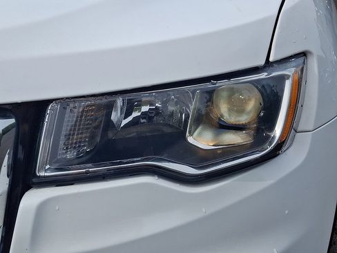 Used 2022 Jeep Grand Cherokee Limited AWD/4WD image 9