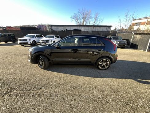 Used 2023 Kia Niro EX image 3