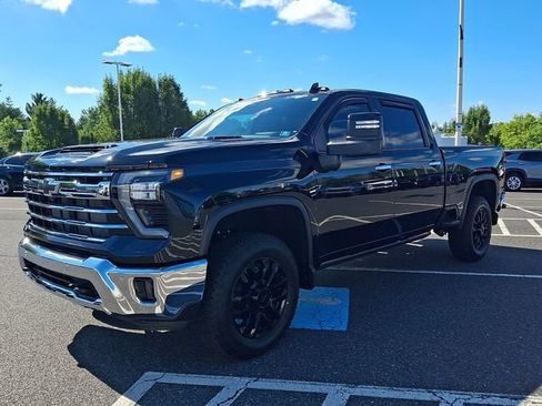 Certified 2025 Chevrolet Silverado 2500 LTZ w/ LTZ Convenience Package AWD/4WD image 3
