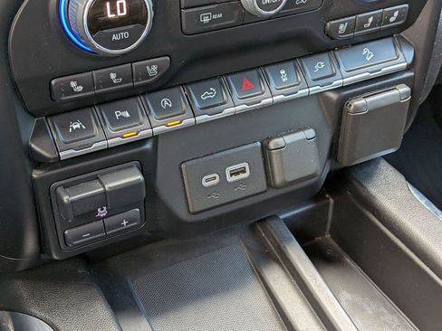 Used 2020 Chevrolet Silverado 1500 LTZ AWD/4WD image 26