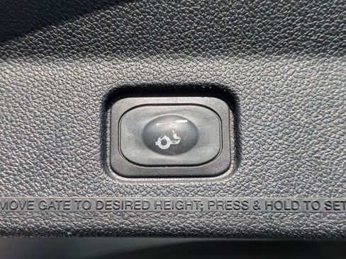 Used 2018 Ford Explorer XLT w/ Equipment Group 202A image 14