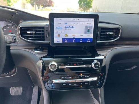 Used 2024 Ford Explorer Limited image 16