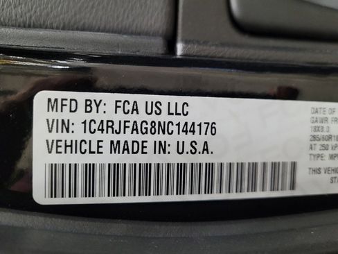 Used 2022 Jeep Grand Cherokee Laredo E image 33