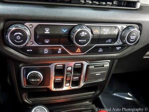 Used 2024 Jeep Wrangler Sport S image 15