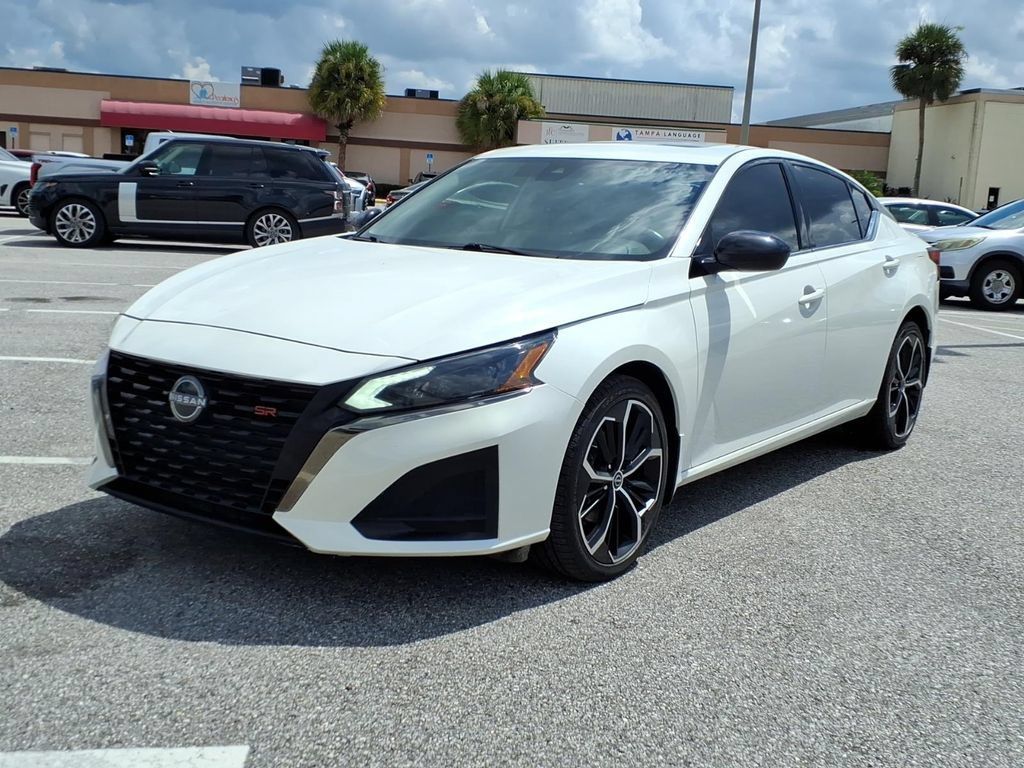 Used 2023 Nissan Altima 2.5 SR AWD/4WD image 3