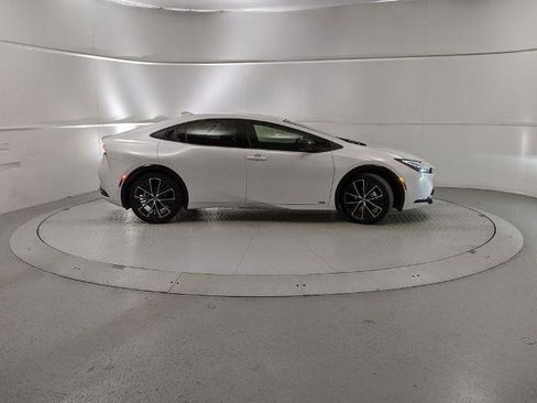 Used 2025 Toyota Prius XLE image 2