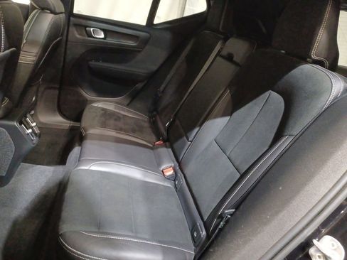 Used 2022 Volvo XC40 T5 R-Design image 25