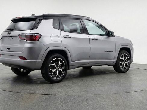 Used 2025 Jeep Compass Limited image 9