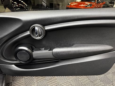 Used 2018 MINI Cooper 2-Door Hardtop w/ Signature Line Package image 44