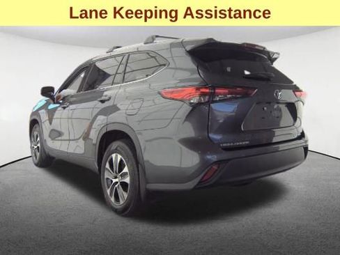 Used 2022 Toyota Highlander XLE image 8
