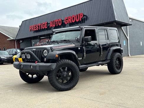 Used 2014 Jeep Wrangler Unlimited Rubicon w/ Connectivity Group AWD/4WD image 18