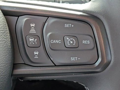 Used 2025 Jeep Gladiator Rubicon w/ Convenience Group AWD/4WD image 24