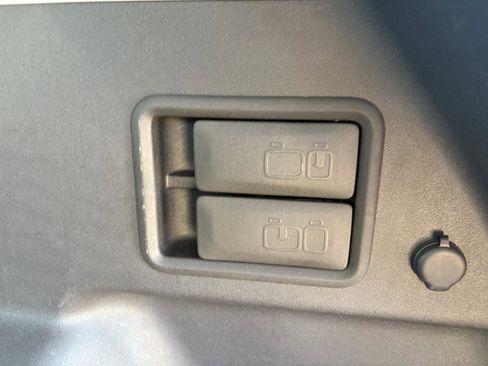 Used 2024 GMC Terrain SLE image 9