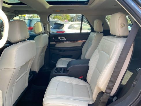 Used 2016 Ford Explorer Platinum image 23