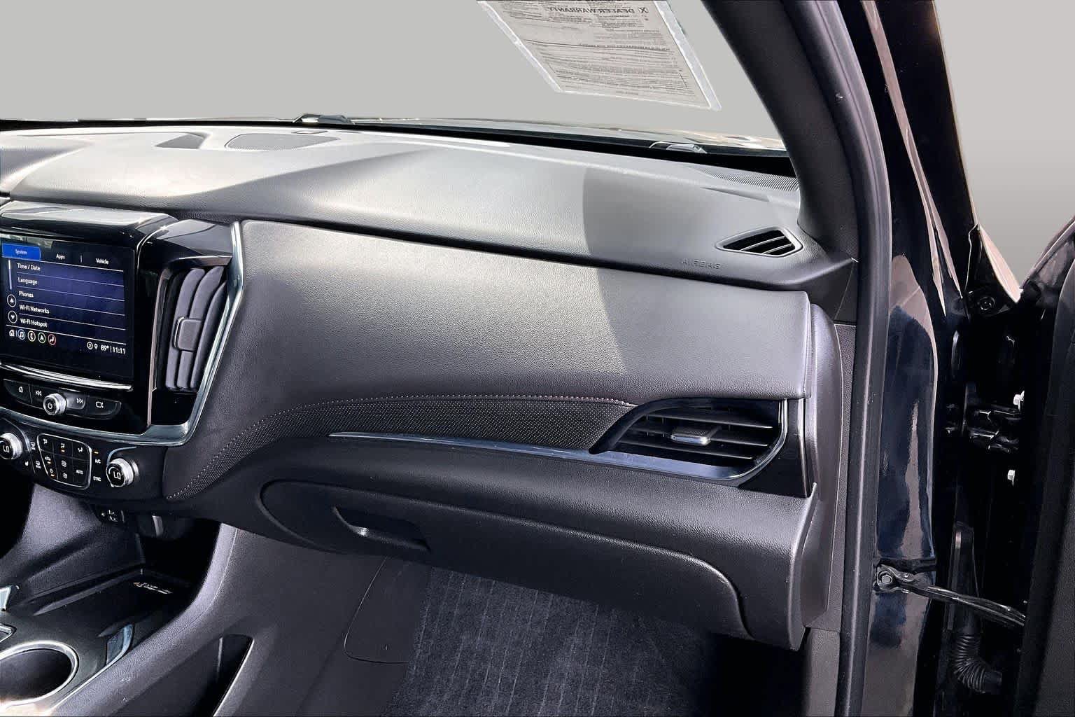 Used 2023 Chevrolet Traverse RS FWD image 18