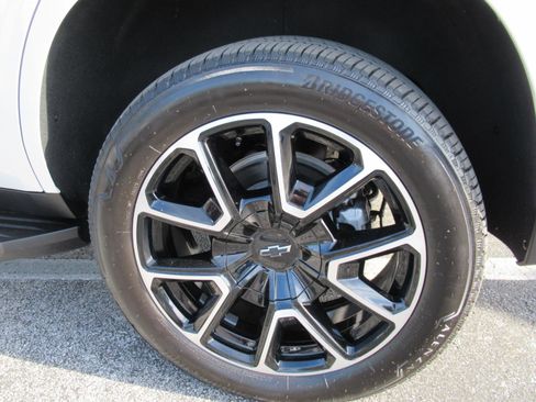 Used 2025 Chevrolet Tahoe RST w/ Comfort Package image 8