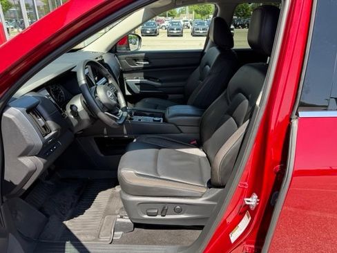 Certified 2025 Nissan Pathfinder SL AWD/4WD image 19