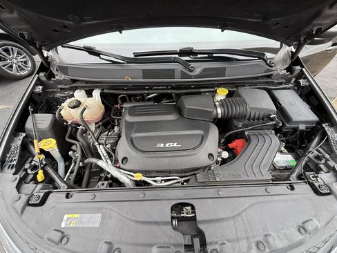Used 2018 Chrysler Pacifica Touring-L Plus w/ S Appearance Package FWD image 19