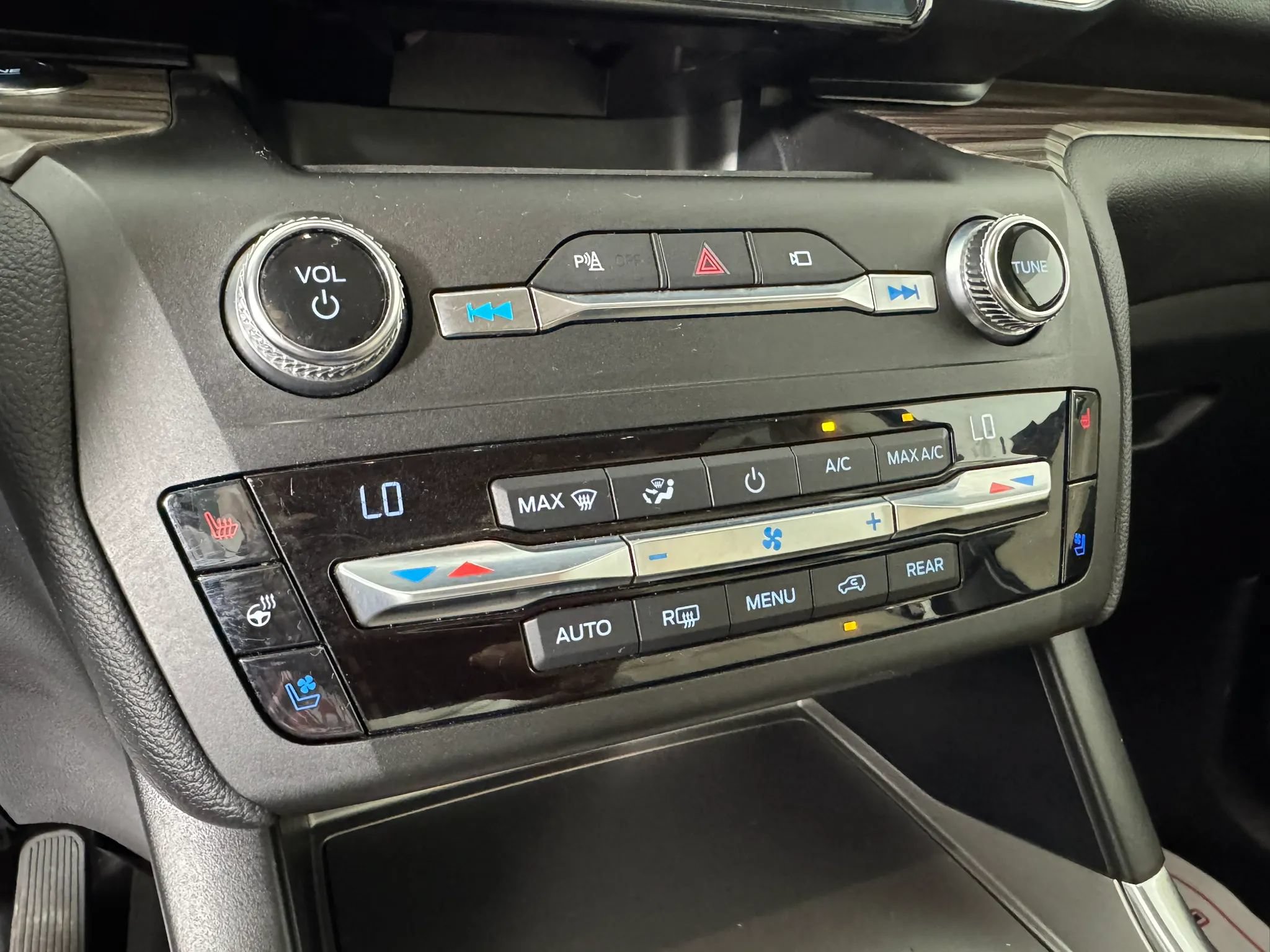 Used 2020 Ford Explorer Limited AWD/4WD image 21