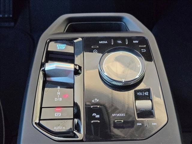 Used 2026 BMW iX xDrive60 AWD/4WD image 18