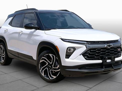 Used 2024 Chevrolet TrailBlazer RS w/ Driver Confidence Package FWD image 2