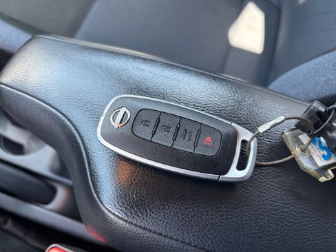 Used 2025 Nissan Versa SV FWD image 21