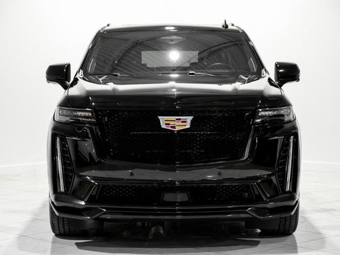 Used 2023 Cadillac Escalade ESV V image 2