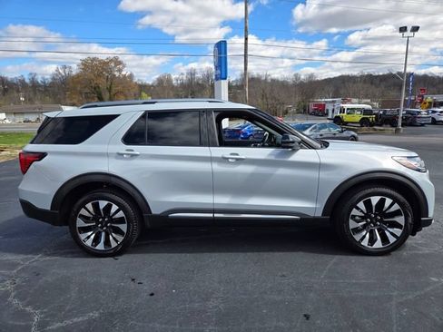 Used 2025 Ford Explorer Platinum w/ LUX Leather Package AWD/4WD image 9