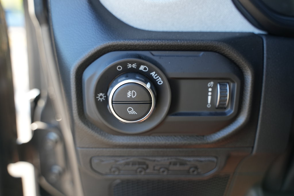 New 2026 Jeep Gladiator Sport w/ Dual Top Group AWD/4WD image 31
