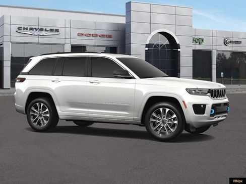 Used 2025 Jeep Grand Cherokee Overland w/ Luxury Tech Group IV AWD/4WD image 10