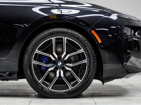 Used 2023 BMW 760i xDrive w/ Executive Package AWD/4WD image 9