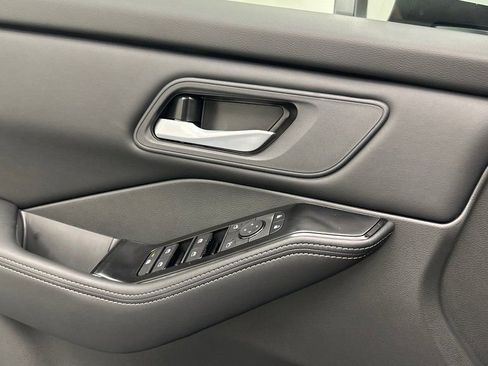 New 2026 Nissan Rogue SV w/ SV Premium Package AWD/4WD image 17