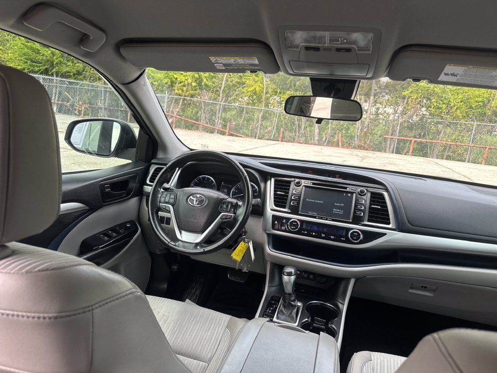Used 2017 Toyota Highlander Plus FWD image 18