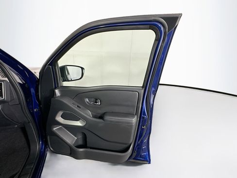 Used 2023 Nissan Frontier SV image 29