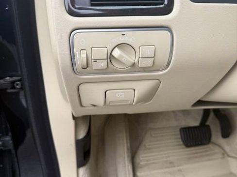 Used 2016 Volvo XC70 T5 Premier w/ Proximity Package image 18