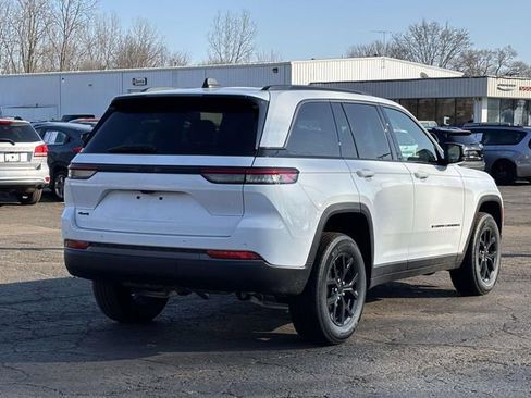 New 2026 Jeep Grand Cherokee Altitude AWD/4WD image 31