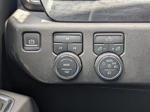 Used 2025 Chevrolet Silverado 2500 LT w/ Convenience Package AWD/4WD image 17