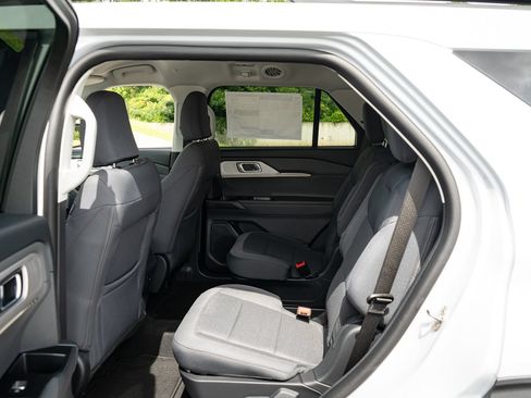 New 2026 Ford Explorer Active RWD image 18