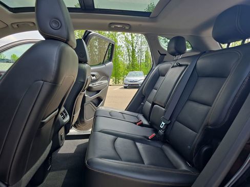 Used 2021 GMC Terrain SLT w/ Infotainment Package II AWD/4WD image 14