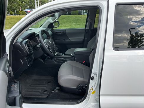 Used 2022 Toyota Tacoma SR AWD/4WD image 16