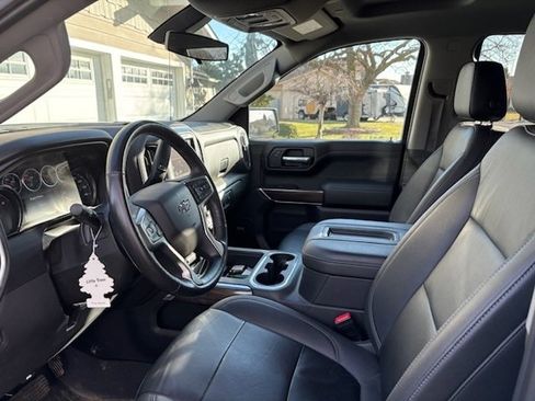 Used 2021 Chevrolet Silverado 1500 LT Trail Boss w/ Convenience Package II image 3