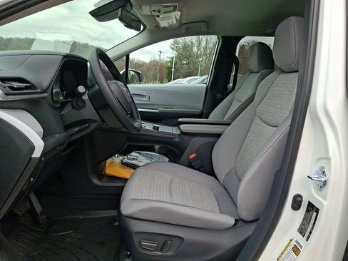 New 2026 Toyota Sienna LE image 13