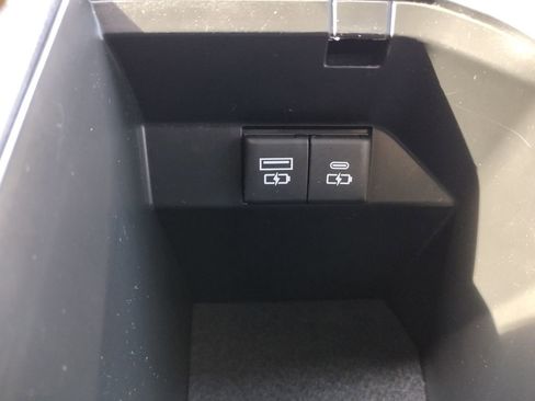 Used 2023 Toyota Camry SE FWD image 28