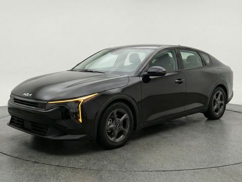 Used 2025 Kia K4 FWD image 3