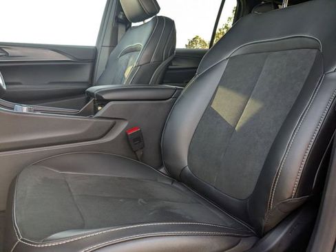 New 2025 Jeep Grand Cherokee L Altitude image 14