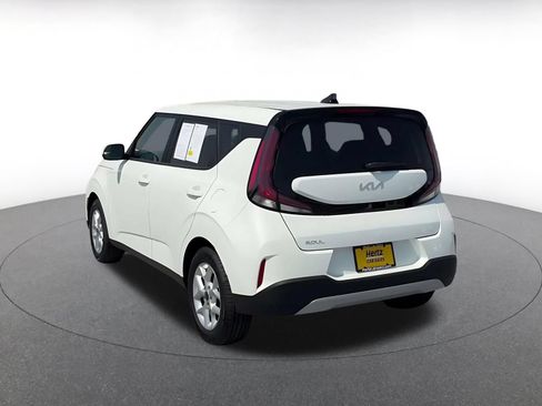 Used 2025 Kia Soul LX w/ LX Technology Package FWD image 9