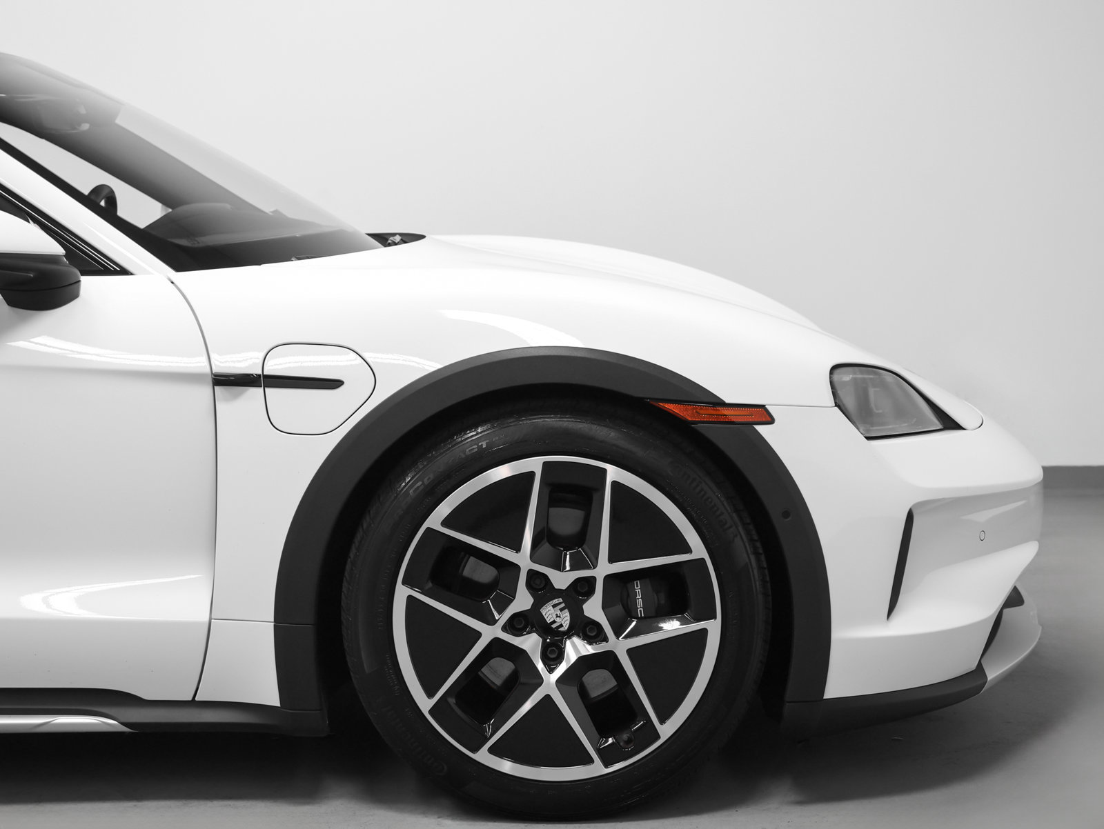 Certified 2025 Porsche Taycan 4 Cross Turismo w/ Premium Package AWD/4WD image 14