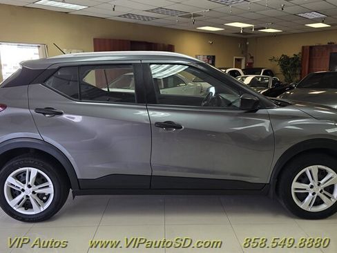Used 2019 Nissan Kicks S FWD image 5