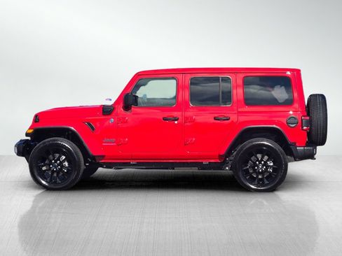 Used 2025 Jeep Wrangler Unlimited Sahara w/ Safety Group AWD/4WD image 10