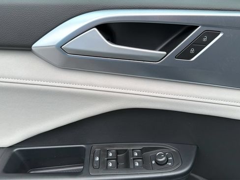 New 2026 Volkswagen Taos SE FWD image 21